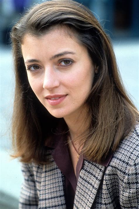 Biodata Mia Sara